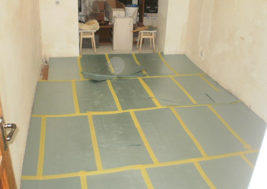Теплый пол под линолеум на бетонный пол: как и чем утеплить