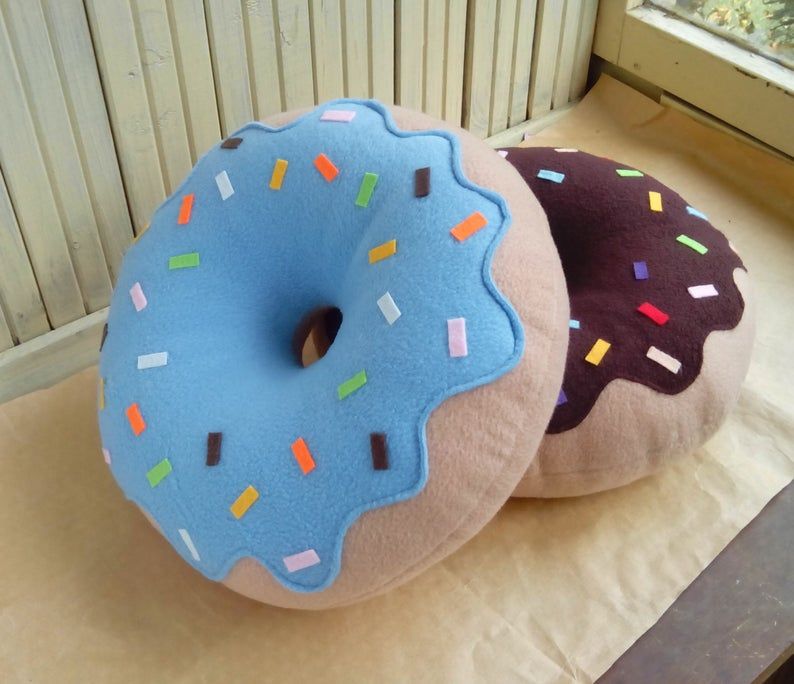 Как сшить декоративную подушку «пончик» своими руками. фото инструкция