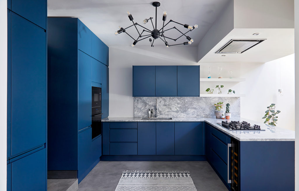 Синяя кухня в интерьере: примеры сочетания цветов в реальных фото