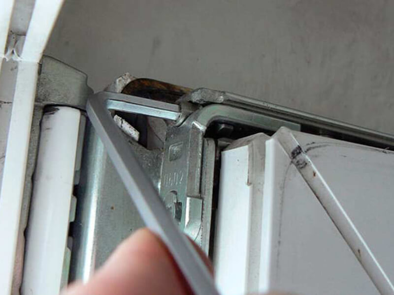 Без перекоса: как выровнять металлическую дверь на входе | stroimass.com