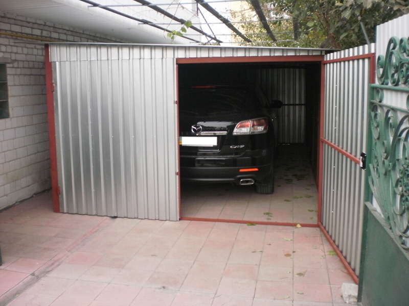 Как покрыть крышу гаража профнастилом своими руками: обрешетка, крепление листов