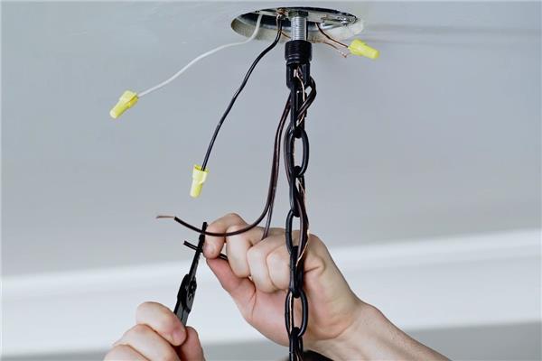 Как повесить люстру на натяжной потолок - пошаговая инструкция для правильного монтажа