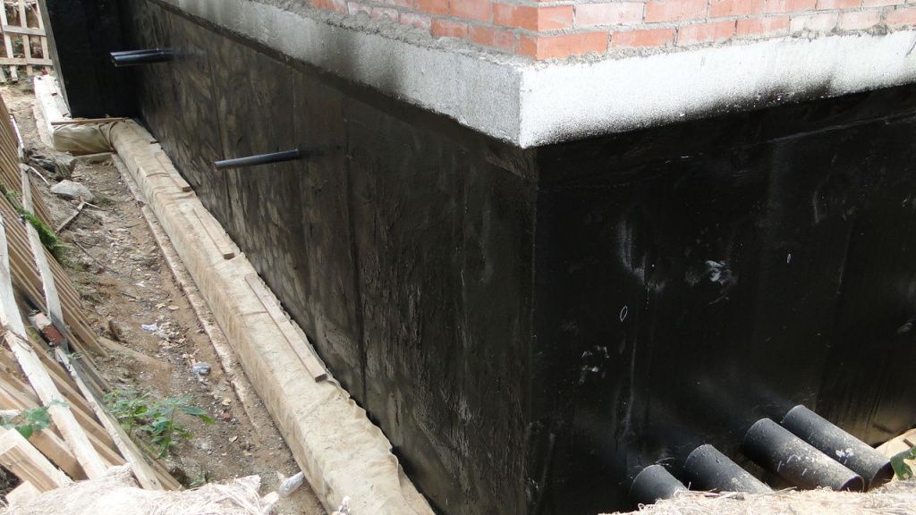 Гидроизоляция подвала от грунтовых вод: как гидроизолировать стены погреба своими руками изнутри и снаружи, какие материалы нужны?