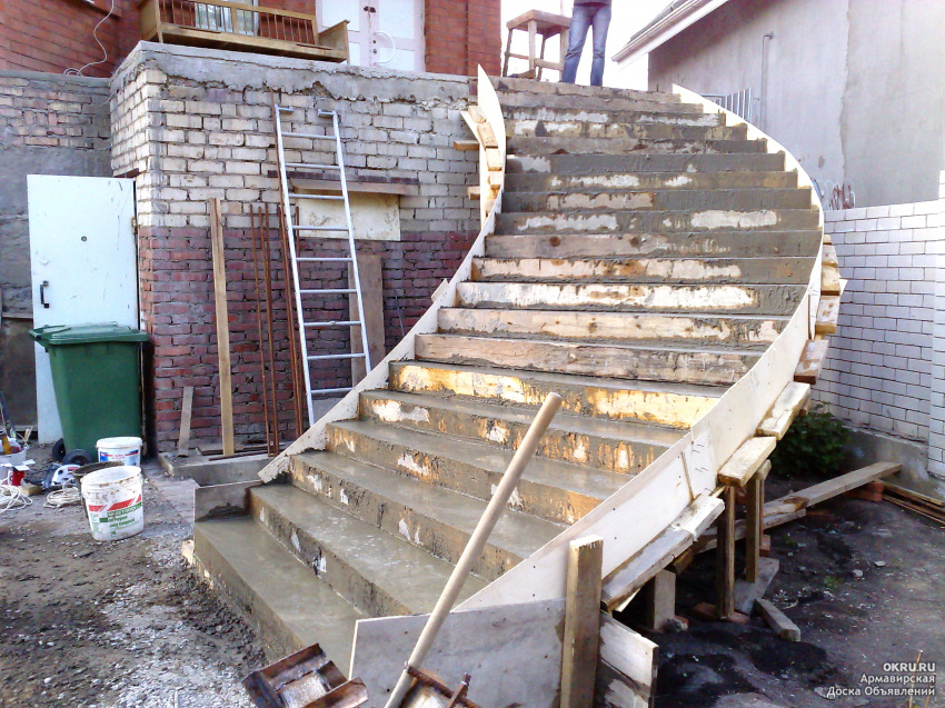 Монолитная бетонная лестница в частном доме своими руками: пошаговая инструкция, расчет и заливка + фото