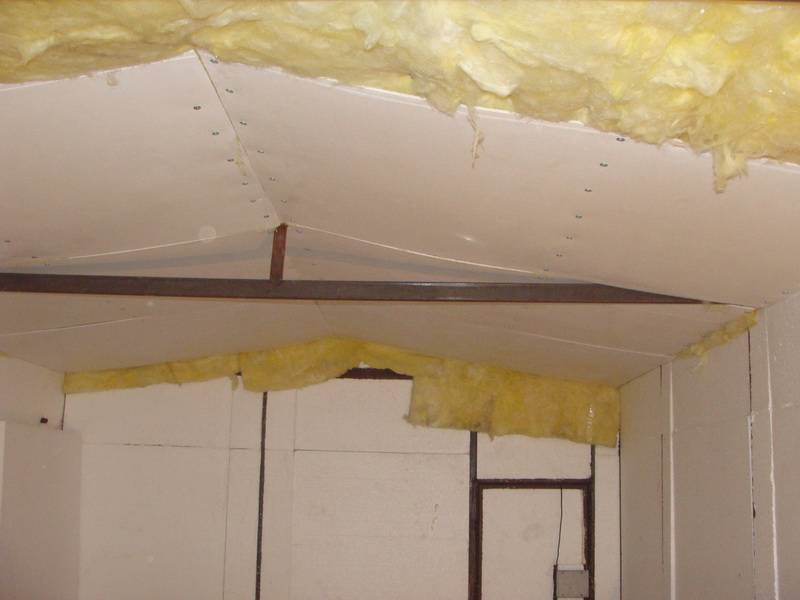 Как утеплить крышу гаража: изнутри или снаружи, металлическую и на балках