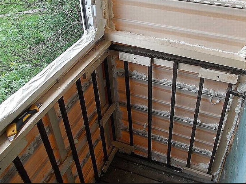 Отделка балкона своими руками (пошаговая инструкция + 23 фото)