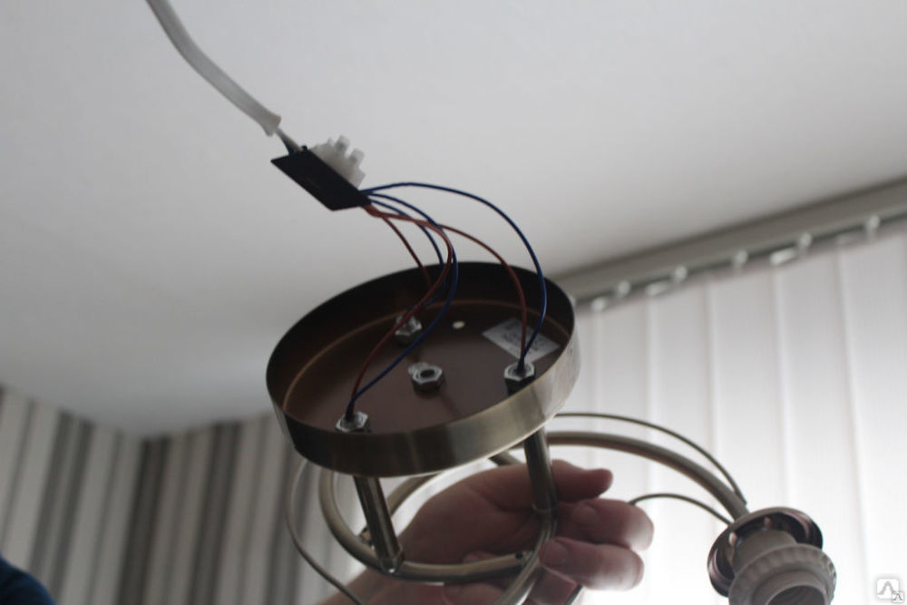Крепление люстры к натяжному потолку, как крепить осветительные приборы своими руками: инструкция, фото и видео