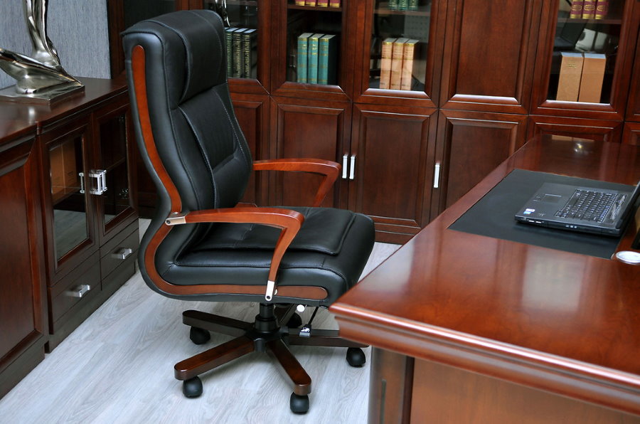 Важные характеристики офисного кресла для руководителя