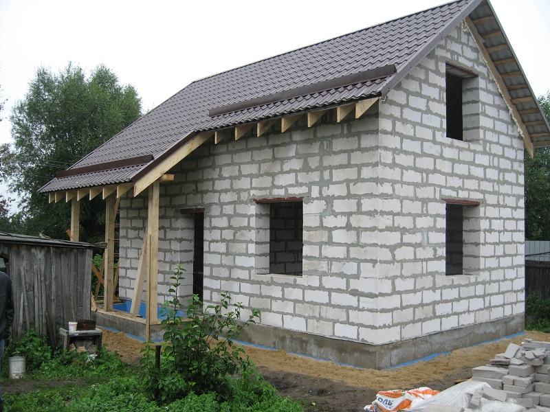 Поэтапное строительство частного дома из газобетона
